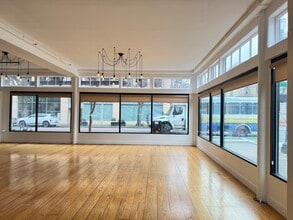 306 NW Broadway, Portland, OR à louer Photo intérieure– Image 2 sur 16