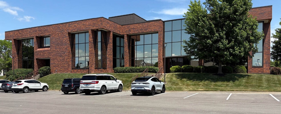 10990 Quivira Rd, Overland Park, KS à louer - Photo de l’immeuble – Image 1 sur 12