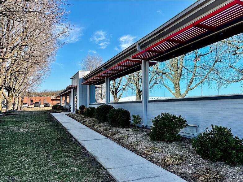 3660 S School Ave, Fayetteville, AR à louer - Photo de l’immeuble – Image 2 sur 6
