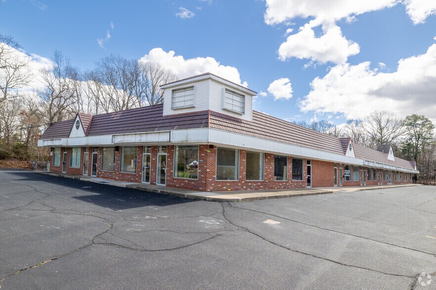 200-232 Middle Country Rd, Middle Island, NY à louer - Photo de l’immeuble – Image 2 sur 7