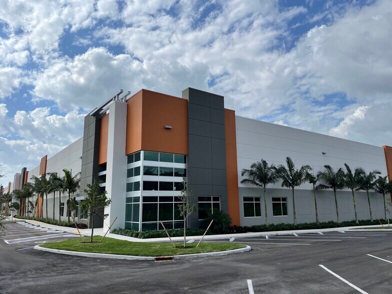 644-646 Park of Commerce Way, Boca Raton, FL à louer - Photo de l’immeuble – Image 2 sur 2