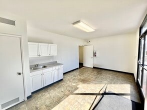 856 Mitten Rd, Burlingame, CA à louer Photo de l’immeuble– Image 2 sur 37