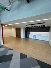 18600 MacArthur Blvd, Irvine, CA à louer Photo intérieure– Image 2 sur 7