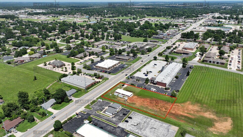 Mt Vernon St, Nixa, MO à louer - Photo de l’immeuble – Image 2 sur 3