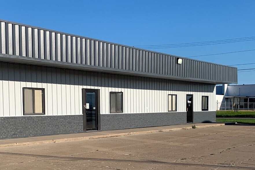 1621 E Washington St, Washington, IA à louer - Photo de l’immeuble – Image 3 sur 4