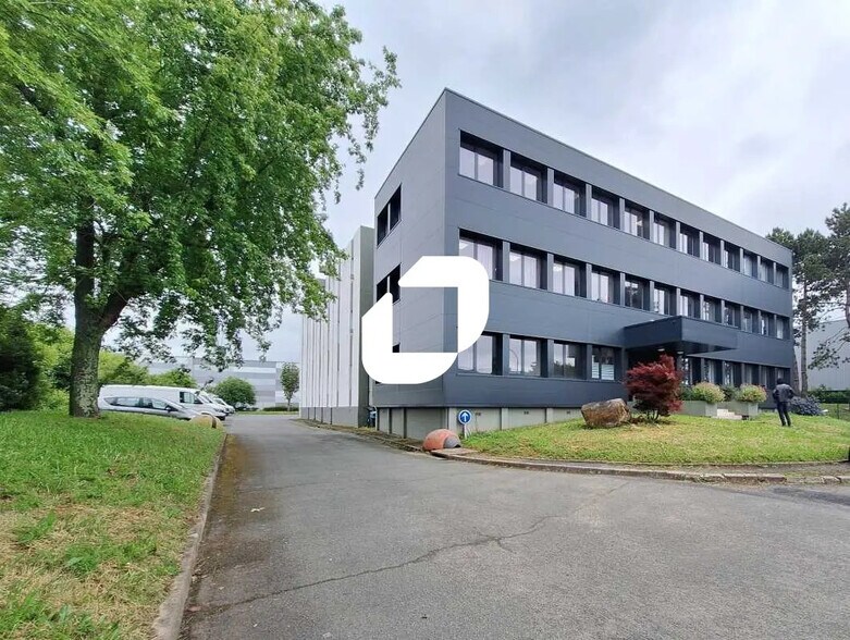 Local d’activités dans Wissous à louer - Photo de l’immeuble – Image 2 sur 9