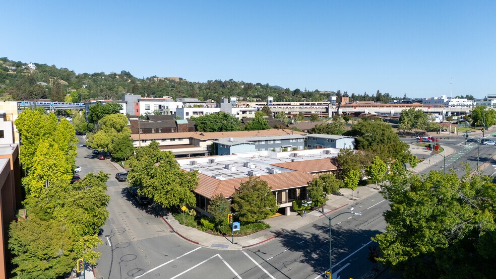 1801 N California Blvd, Walnut Creek, CA à vendre - Photo de l’immeuble – Image 1 sur 7