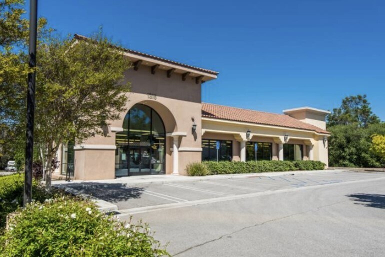 1316 Newbury Rd, Thousand Oaks, CA à vendre - Photo de l’immeuble – Image 2 sur 6