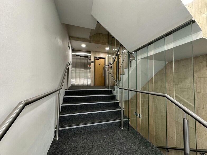 93-94 Queens Rd, Brighton à louer - Photo de l’immeuble – Image 3 sur 11