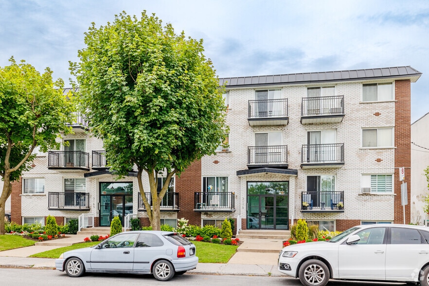 3165 Rue De Mont-Royal, Saint-hubert, QC à vendre - Photo principale – Image 1 sur 3