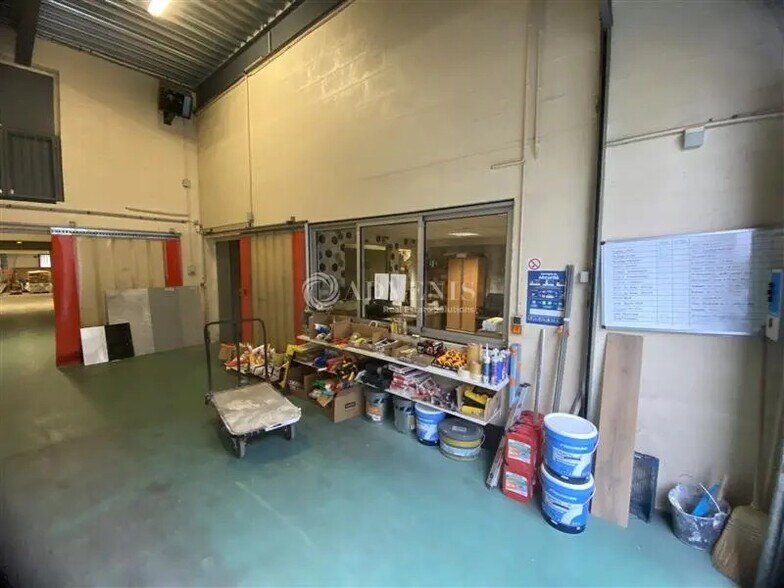 Local d'activités dans Boissy-Saint-Léger à vendre - Photo de l’immeuble – Image 2 sur 10
