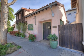 6 E Arrellaga St, Santa Barbara, CA à louer Photo de l’immeuble– Image 1 sur 10