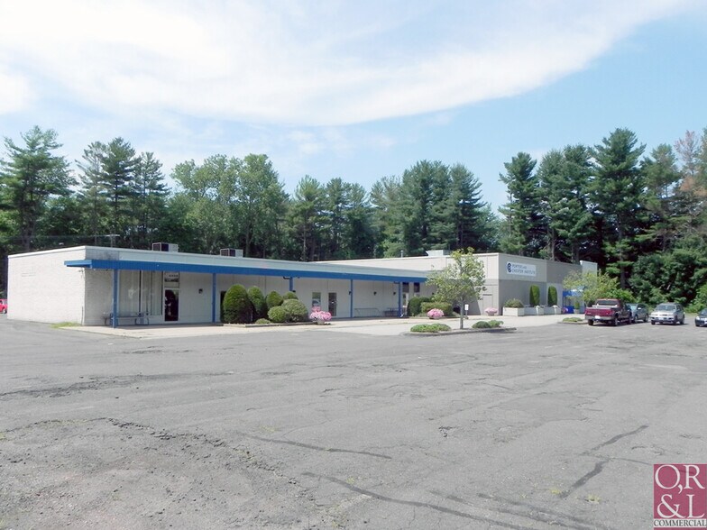 132 Weymouth Rd, Enfield, CT à louer - Photo de l’immeuble – Image 1 sur 4