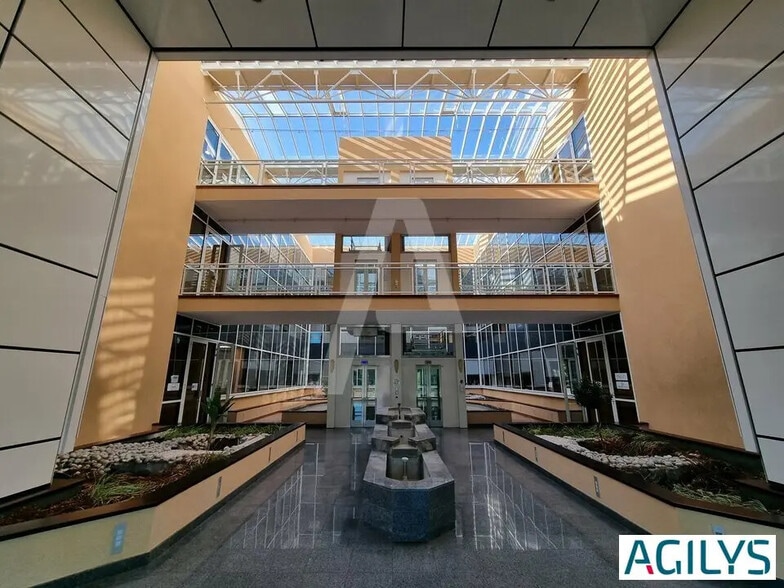 Bureau dans Villebon-sur-Yvette à louer - Hall d’entrée – Image 3 sur 8