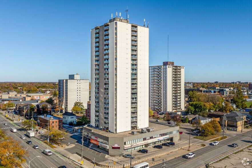 340 Colborne St, London, ON à louer - Photo principale – Image 1 sur 20