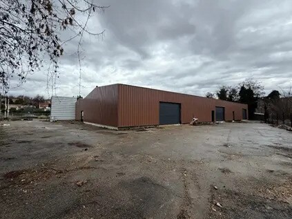 Local commercial dans Apt à louer - Photo de l’immeuble – Image 2 sur 10