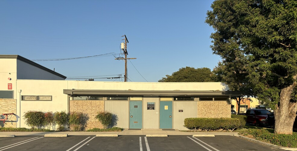 1741 W Romneya Dr, Anaheim, CA à louer - Photo de l’immeuble – Image 1 sur 14