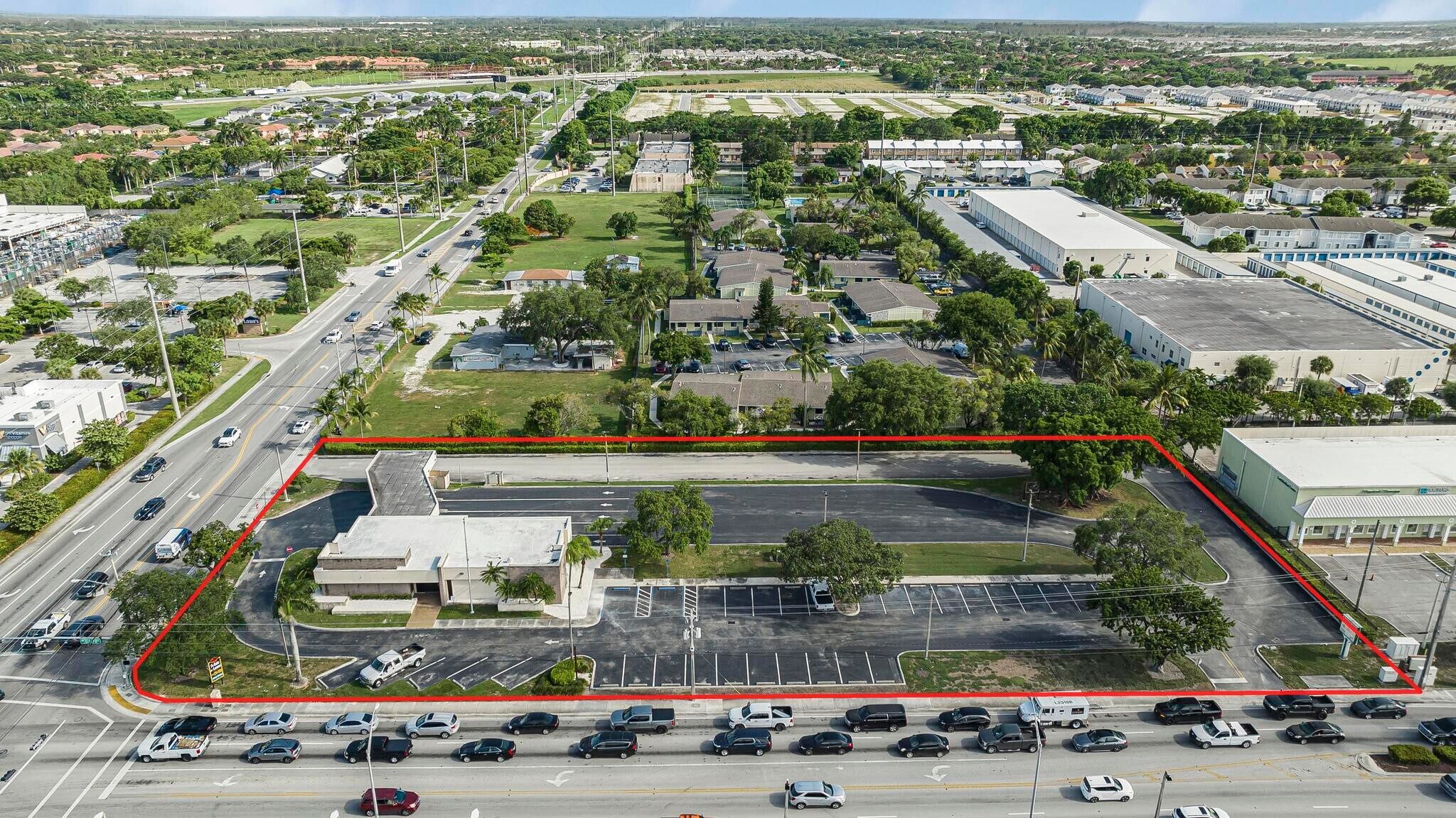 1750 NE 8th St, Homestead, FL à louer Photo de l’immeuble– Image 1 sur 44
