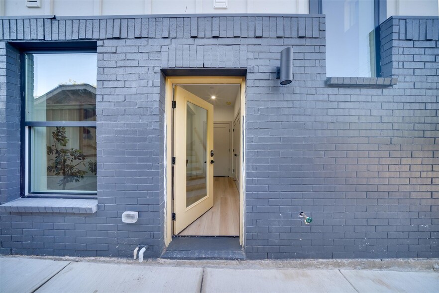 512 Lancaster Ave, Dallas, TX à vendre - Photo de l’immeuble – Image 2 sur 35