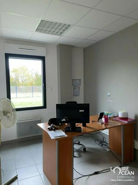 Bureau dans SAINT PIERRE MONTLIMART à louer - Photo de l’immeuble – Image 2 sur 8