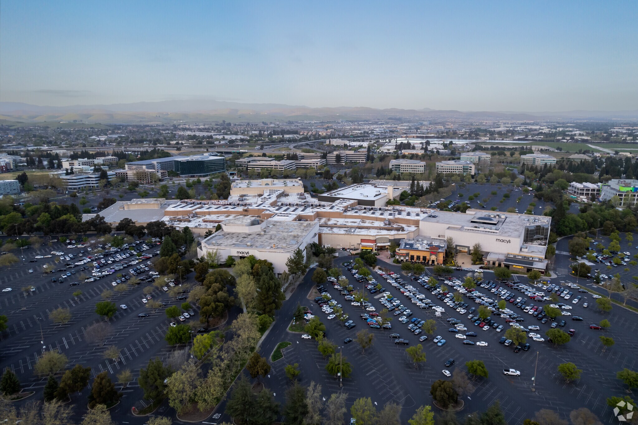 1 Stoneridge Mall, Pleasanton, CA à louer Photo principale– Image 1 sur 8