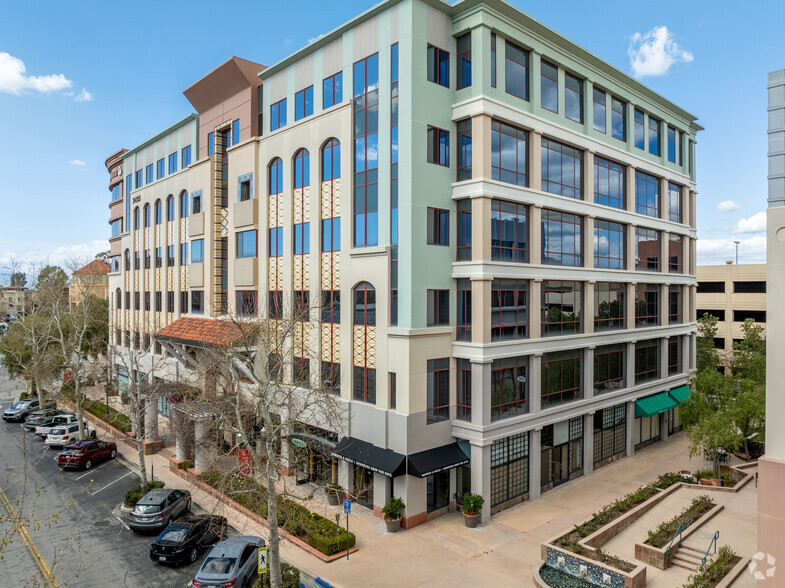 24305 Town Center Dr, Valencia, CA à vendre - Photo de l’immeuble – Image 3 sur 10