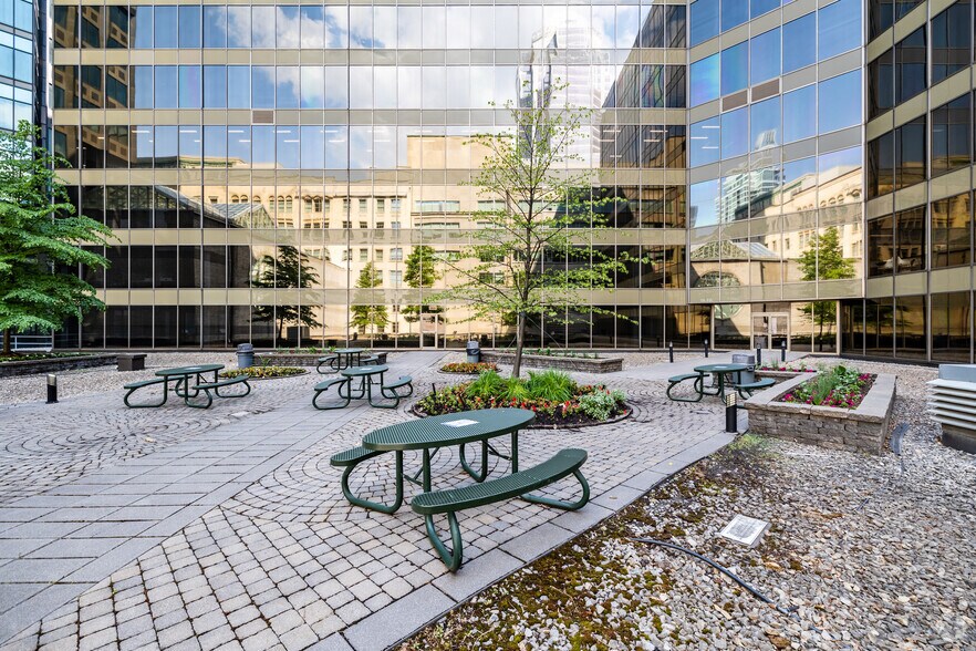 1801 Av Mcgill Collège, Montréal, QC à louer - Photo de l’immeuble – Image 3 sur 6