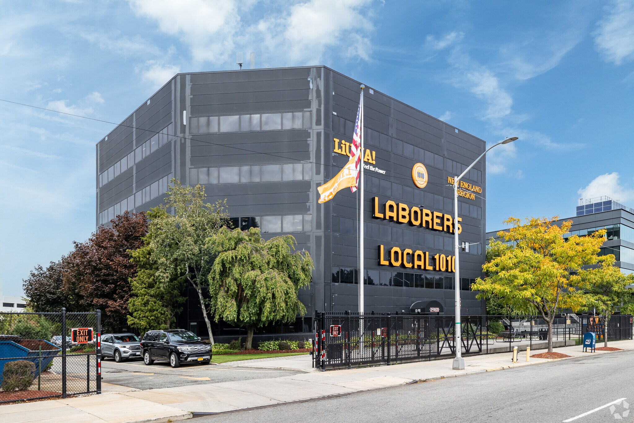 1720 Whitestone Expy, Whitestone, NY à louer Photo principale– Image 1 sur 19