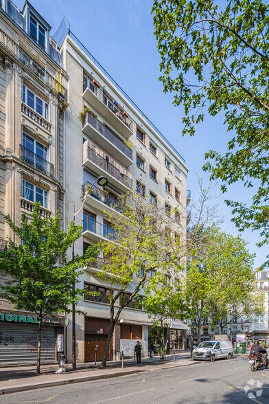 96 Boulevard Barbès, Paris à louer - Photo de l’immeuble – Image 2 sur 4