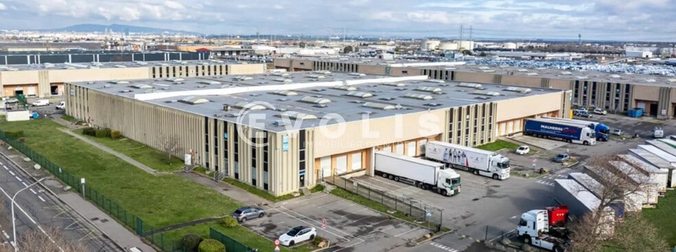 11 Avenue Du 24 Août 1944, Corbas à louer - Photo intérieure – Image 3 sur 12