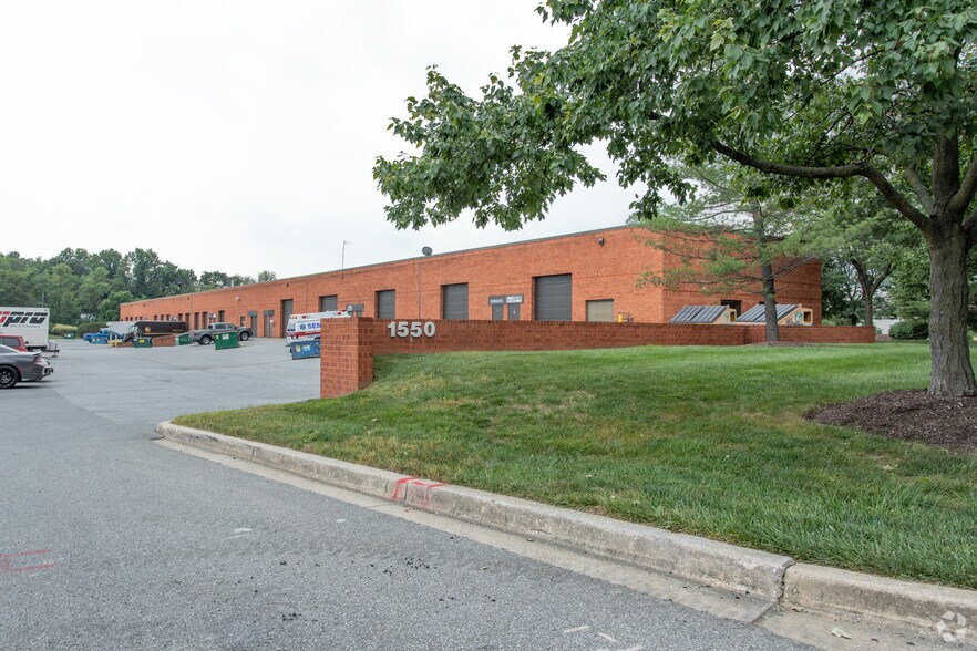 1550 Caton Center Dr, Arbutus, MD à louer - Photo de l’immeuble – Image 2 sur 9