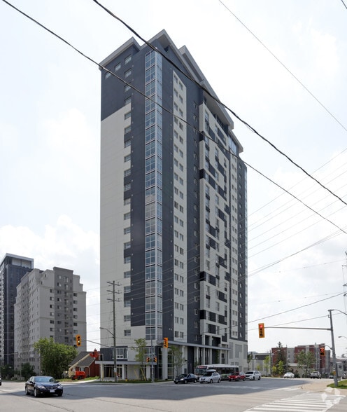 1 Columbia St W, Waterloo, ON à louer - Photo de l’immeuble – Image 2 sur 4