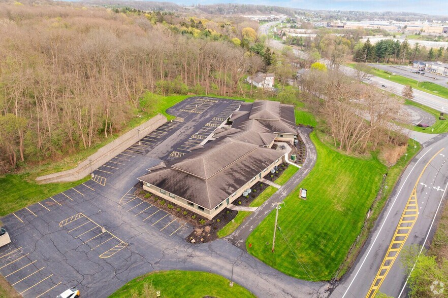 1600 Moseley Rd, Fairport, NY à louer - Photo de l’immeuble – Image 1 sur 8