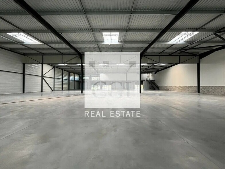 Local d’activités dans Saint-Laurent-de-Mure à louer - Photo intérieure – Image 3 sur 15