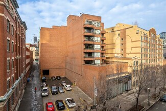 Plus de détails pour 71-75 Front St E, Toronto, ON - Logement à vendre