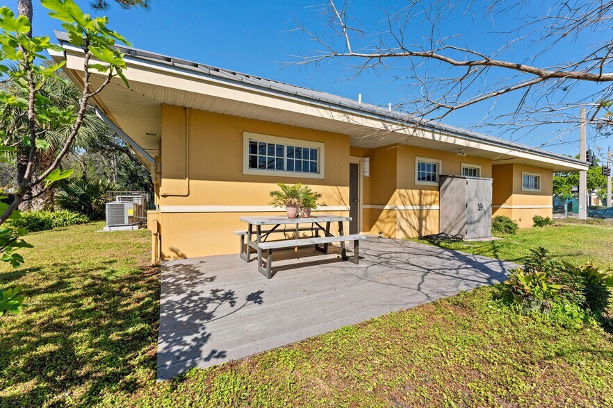 14517-14519 N 18th St, Tampa, FL à louer - Photo de l’immeuble – Image 3 sur 19