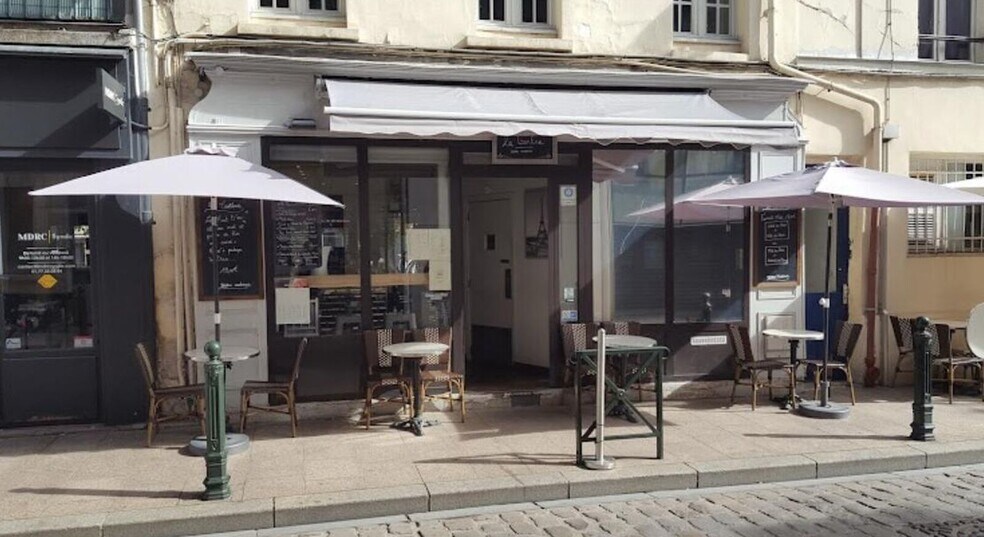 Local commercial dans Puteaux à louer - Photo de l’immeuble – Image 1 sur 12