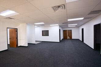 1300 N Interstate 35E, Carrollton, TX à louer Photo intérieure– Image 1 sur 3