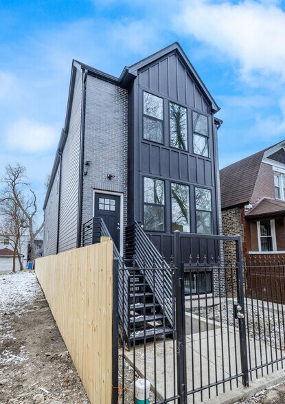 542 Lawndale ave, Chicago, IL à vendre - Photo de l’immeuble – Image 2 sur 9