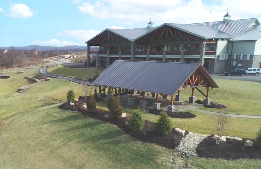 1028 Blackthorne Dr, Jeannette, PA à vendre - Photo de l’immeuble – Image 3 sur 13