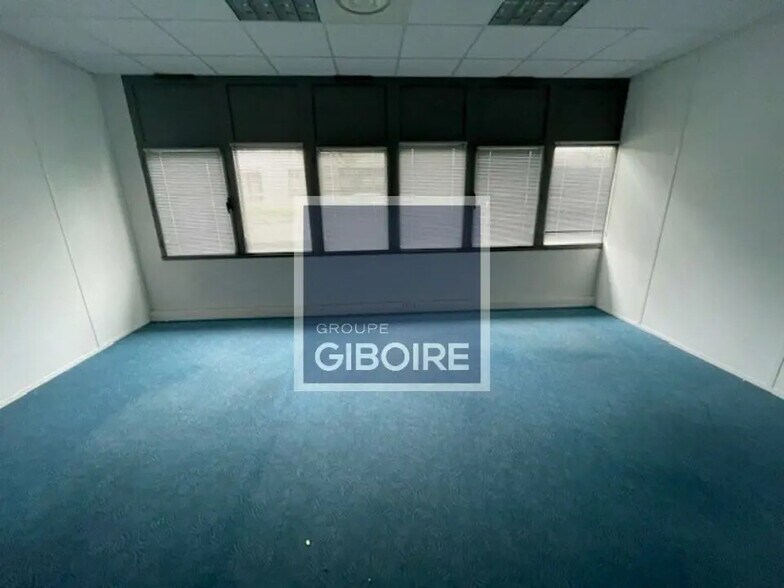 Bureau dans Saint-Grégoire à louer - Photo de l’immeuble – Image 3 sur 5