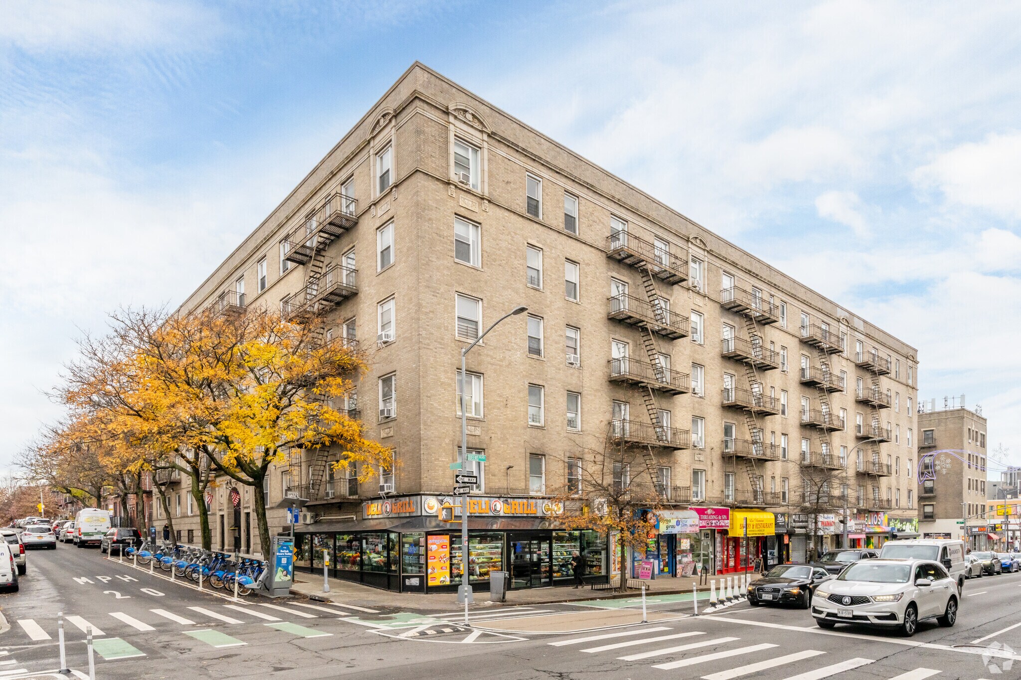 3924-3952 Queens Blvd, Sunnyside, NY à louer Photo de l’immeuble– Image 1 sur 4