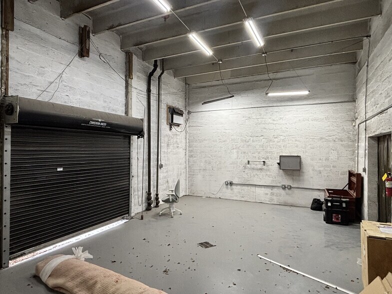 1101 NW 72nd St, Miami, FL à louer - Photo de l’immeuble – Image 3 sur 4