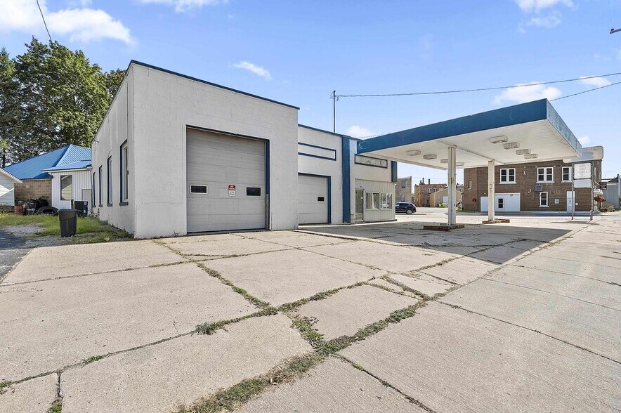 201 E Green Bay St, Bonduel, WI à vendre - Photo de l’immeuble – Image 3 sur 30