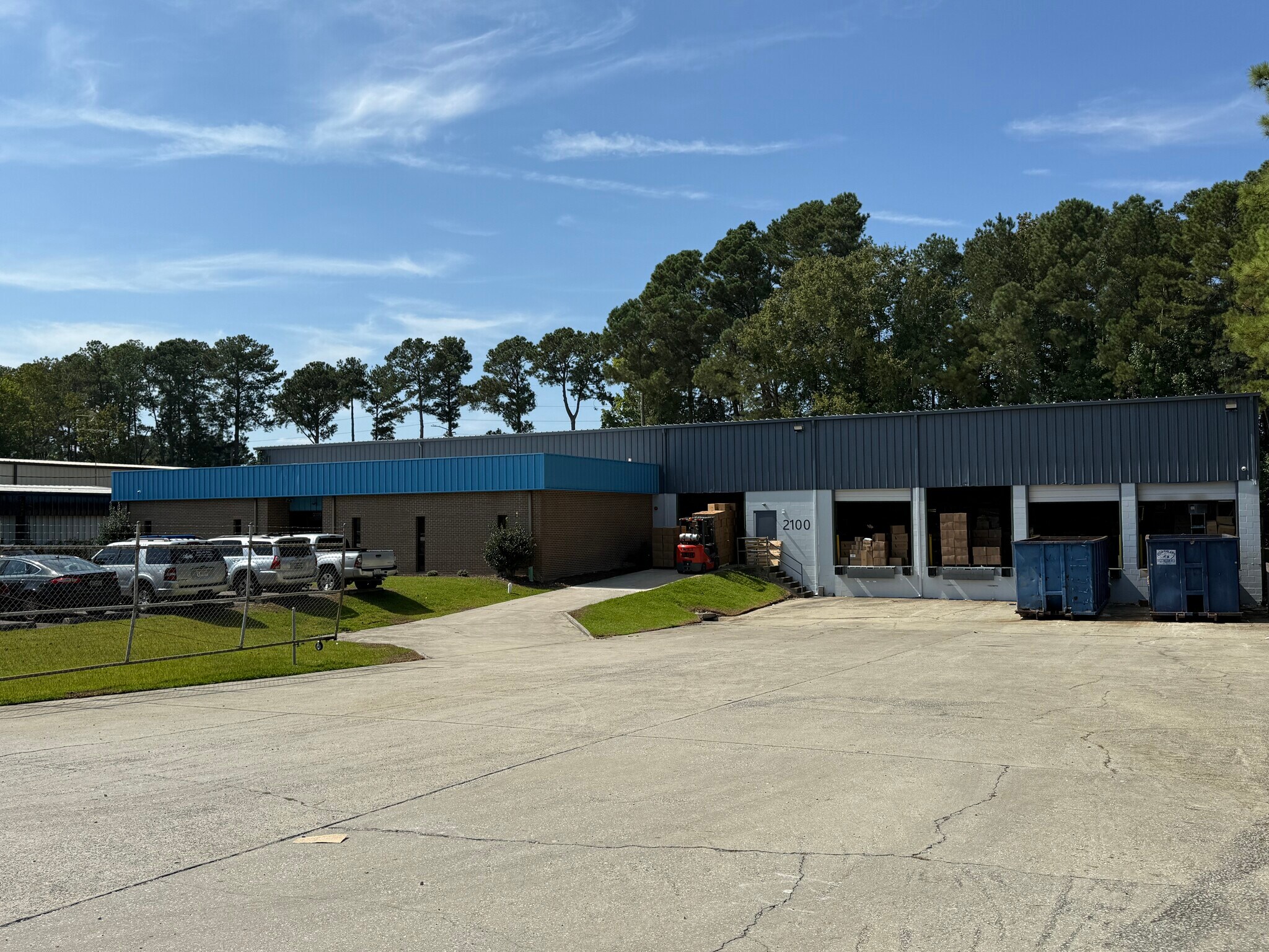 2100 Commerce Dr, Cayce, SC à louer Photo principale– Image 1 sur 9