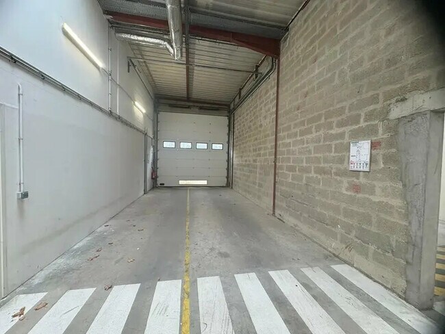 Plus de détails pour 104 Boulevard Louis Armand, Neuilly-sur-Marne - Industriel/Logistique à louer