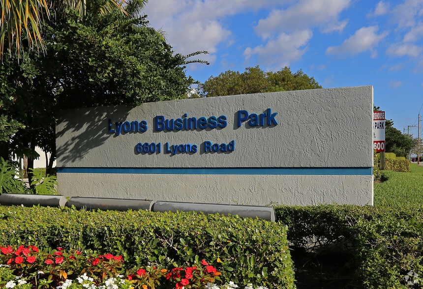 6601 Lyons Rd, Coconut Creek, FL à louer - Photo de l’immeuble – Image 2 sur 8