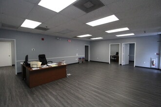 7602-7644 15th St E, Sarasota, FL à louer Photo intérieure– Image 2 sur 10