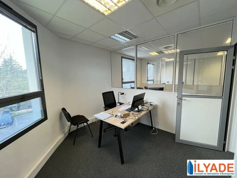 Bureau dans Meyreuil à vendre - Photo de l’immeuble – Image 2 sur 7