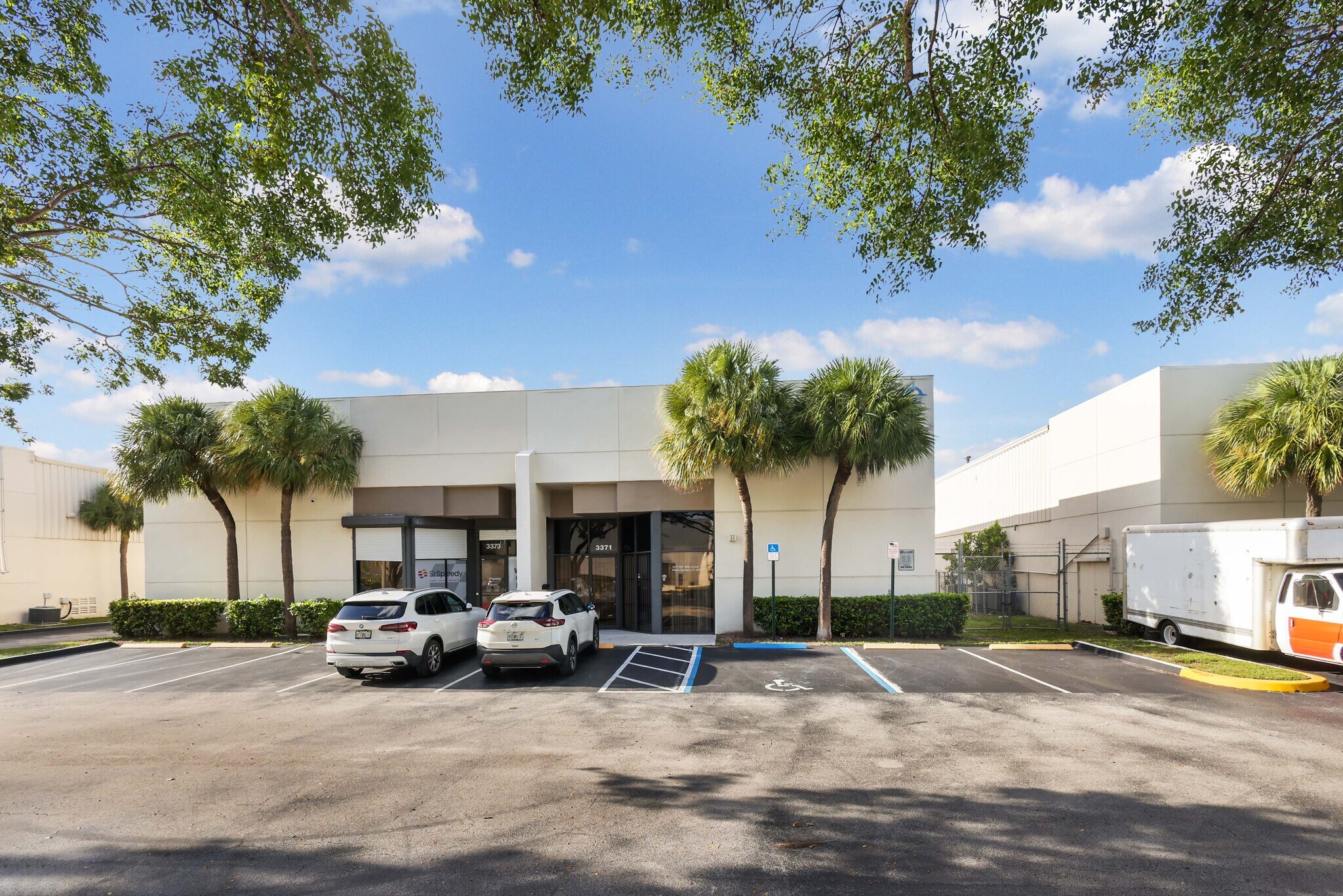 3371-3373 NW 168th St, Miami Gardens, FL à louer Photo de l’immeuble– Image 1 sur 6